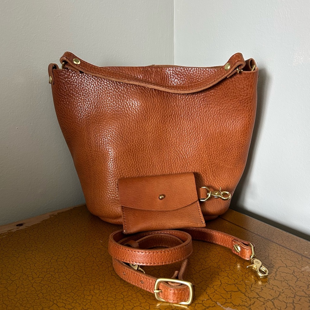 Tree Fairfax medium bucket bag and matching key wallet NWOT